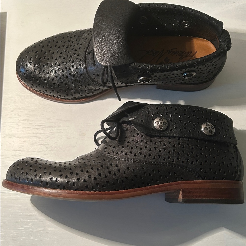 Patricia Nash Sabrina Black Perforated Lace-Up Leather Ankle Boots Size 6.5